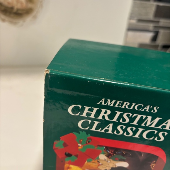 America's Christmas Classics Children's Collection VHS Set- Holiday Movies - Picture 3 of 14